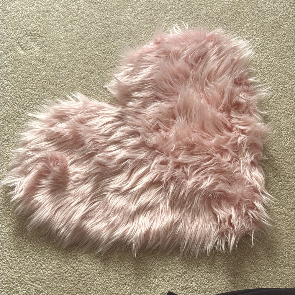 Pink Heart-Shaped Faux Fur Rug